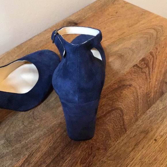 361 👠Ivanka Trump Blue Suede Heels👠 - Picture 6 of 8